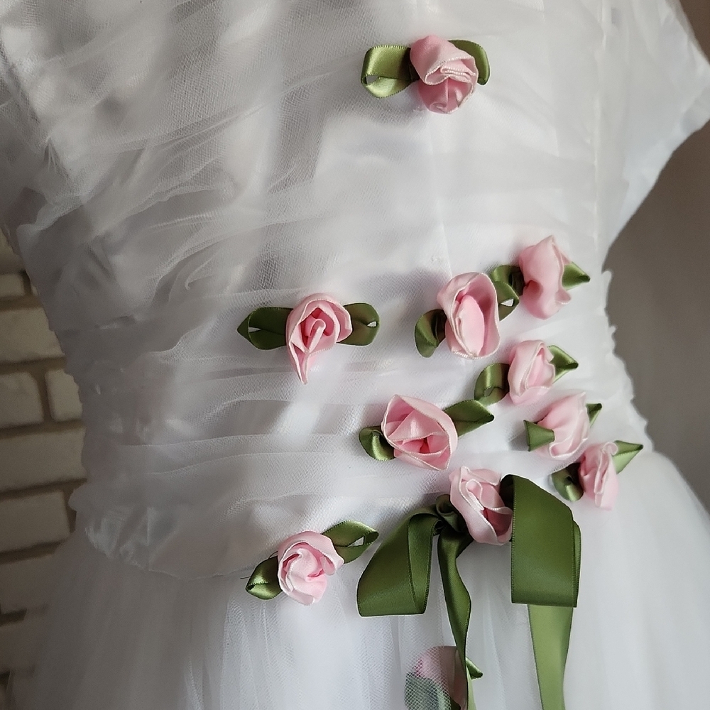 Jessica McClintock For Gunne Sax White Formal Dress Featuring Satin Lining - Picture 5 of 6